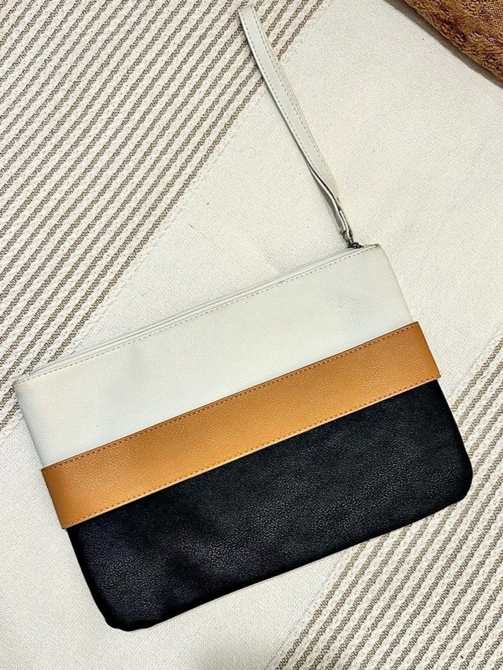 Badiya Color Block Wristlet in White & Black